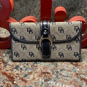 Dooney and Bourke wallet